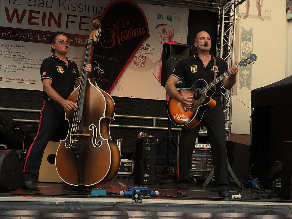 Das Weinfest zieht tausende Besucher an.