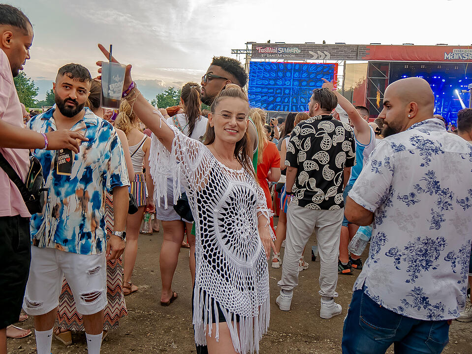 Mit internationalen und nationalen Live-Acts!