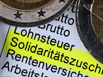 Seit Jahren wird eine politische Diskussion darüber geführt, ob der Solidaritätszuschlag abgeschafft werden soll. Symbolbild: Jens Büttner, dpa Foto: Jens Büttner/dpa