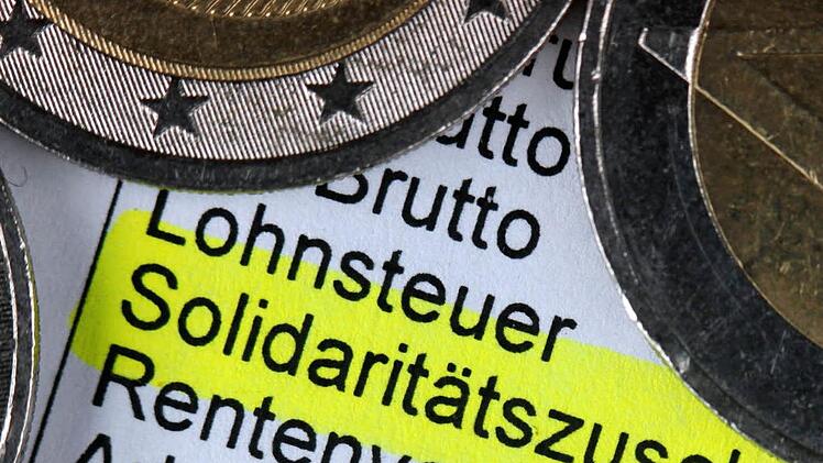 Seit Jahren wird eine politische Diskussion darüber geführt, ob der Solidaritätszuschlag abgeschafft werden soll. Symbolbild: Jens Büttner, dpa Foto: Jens Büttner/dpa