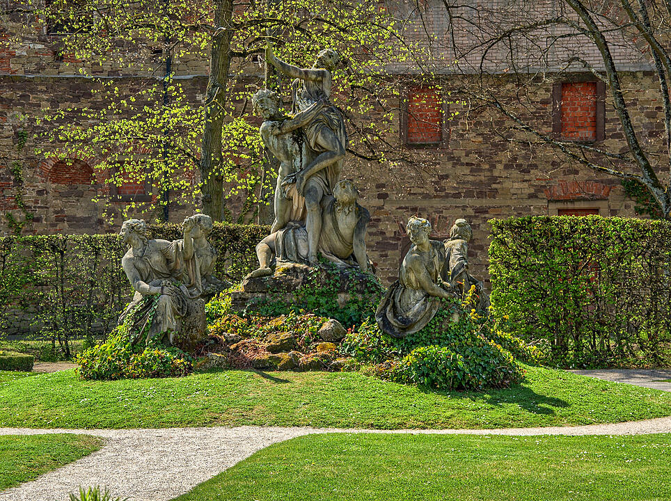 Baumblüte im Hofgarten der Würzburger Residenz