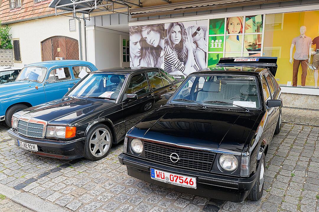 Historische Automobile und Motorräder