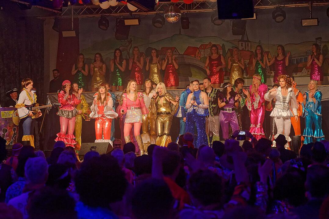 Motto: "Licht aus! Spot an! 70er Disco"