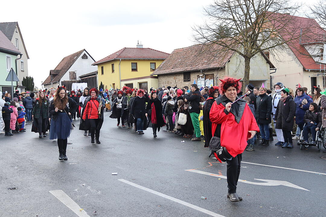 Die Hauptstrasse wurde zur Partymeile