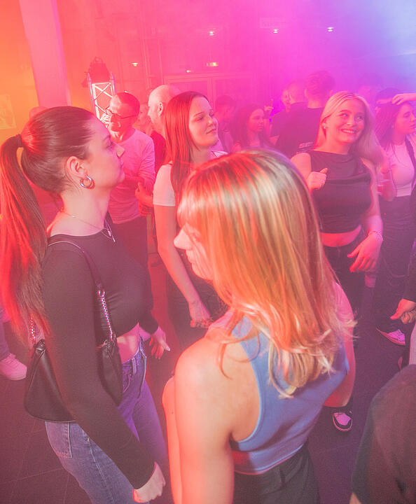 Nach dem einschlagenden Erfolg der ersten Kufa Club Night wurde ausgelassen die 2. Auflage gefeiert.