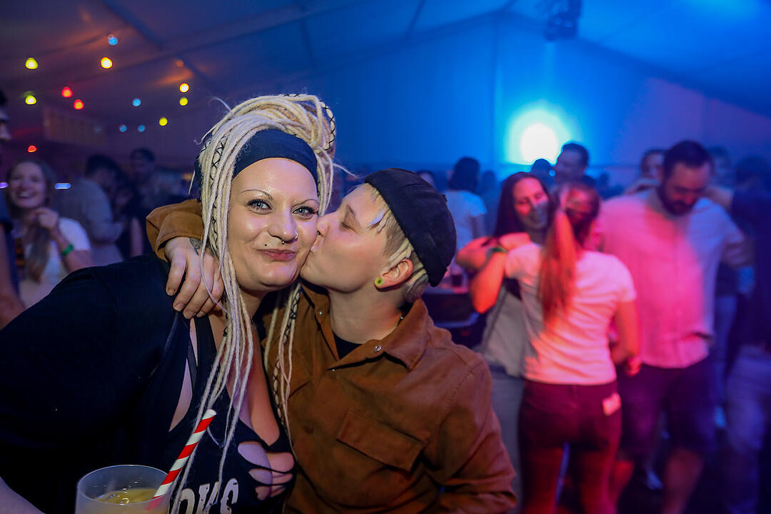 Partyzeltdorf mit 5 Areas!