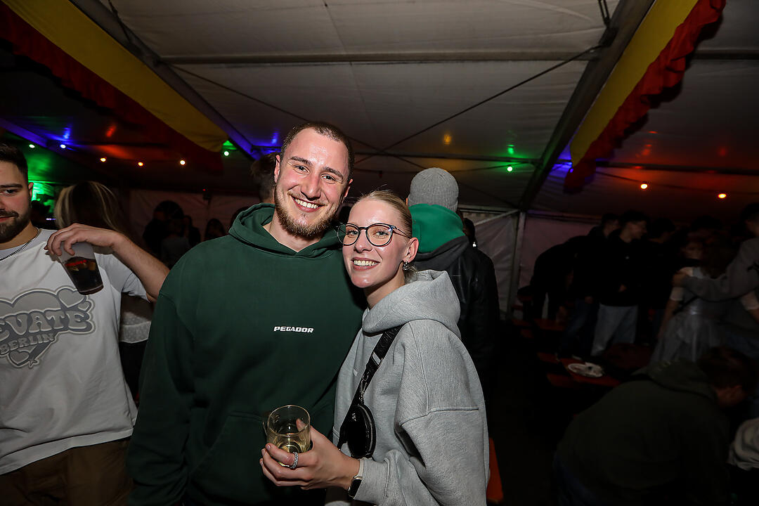 Beste Stimmung beim traditionsreichen Zeltweinfest an der Mainschleife!