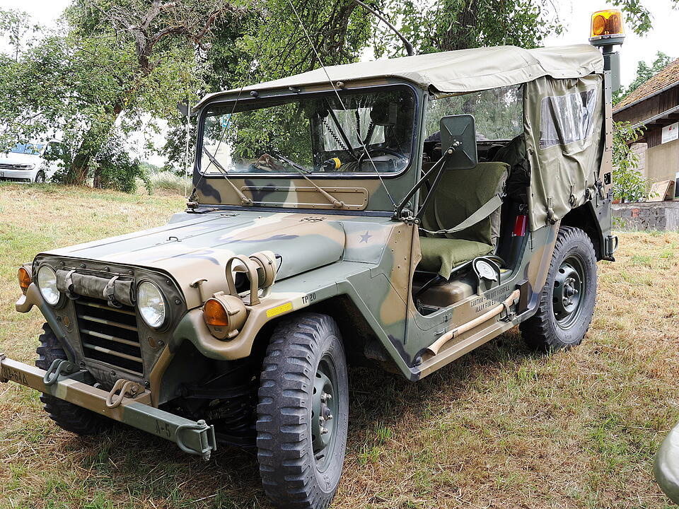 Oldtimer, US Cars, Traktoren und Motorräder.