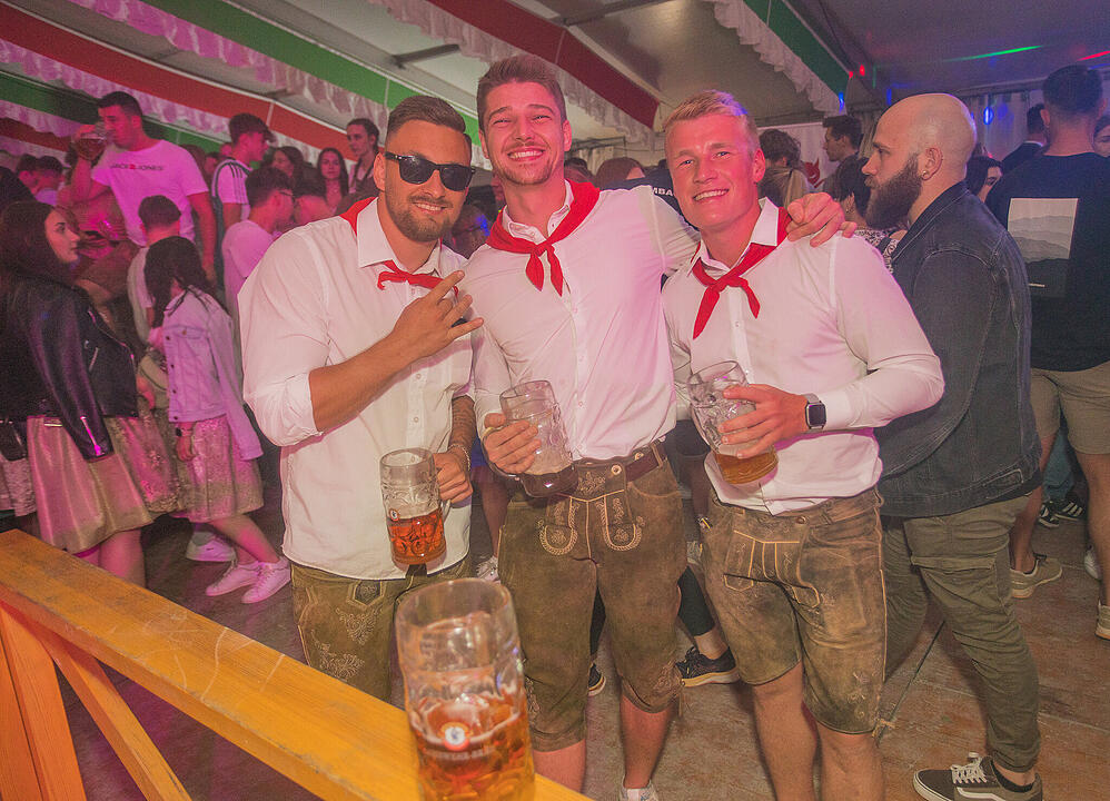 Die Cover- und Partyband "Tasty 7" spielten am Samstag.
