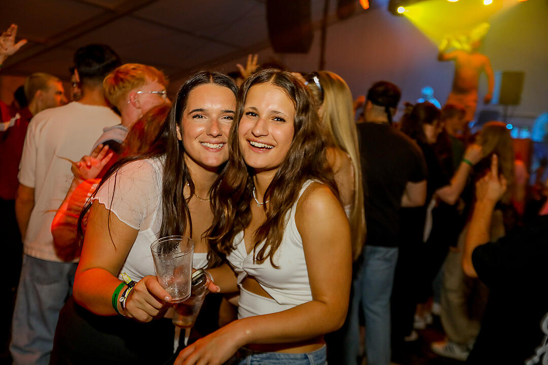 Partyzeltdorf mit 5 Areas!