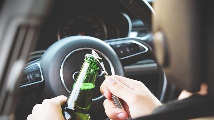 In München fuhr ein Jugendlicher betrunken quer durch die Stadt - verfolgt von der Polizei. Foto: Symbolbild/pixabay.com/StockSnap