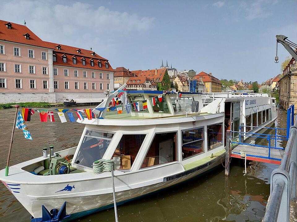 Wasser in Schiff "Stadt Bamberg" stellt Einsatzkräfte vor Rätsel - Ursache gefunden