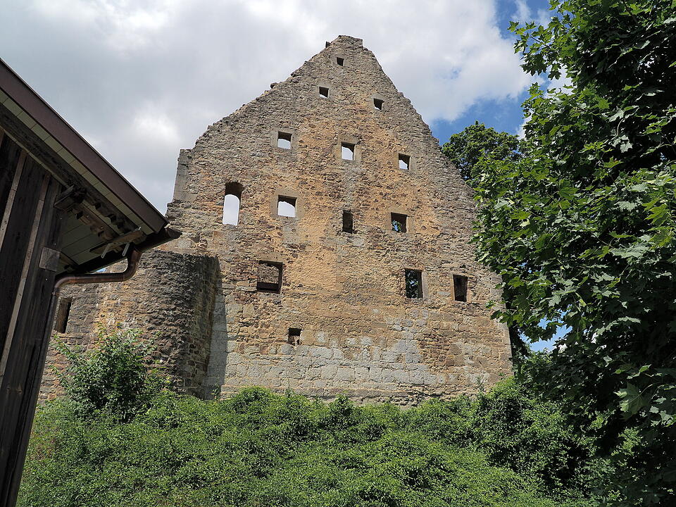 Die Lichtenburg ist eine Ruine auf dem Schloßberg.