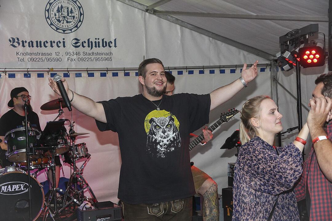 Die Landjugend Zaubach hat zum Kerwatanz eingeladen.