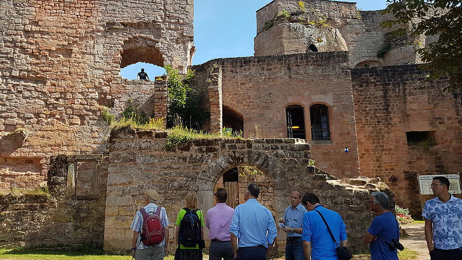 Führungen auf der Burg Nanstein bringen die Zeit der Pfälzer Burgen zurück.