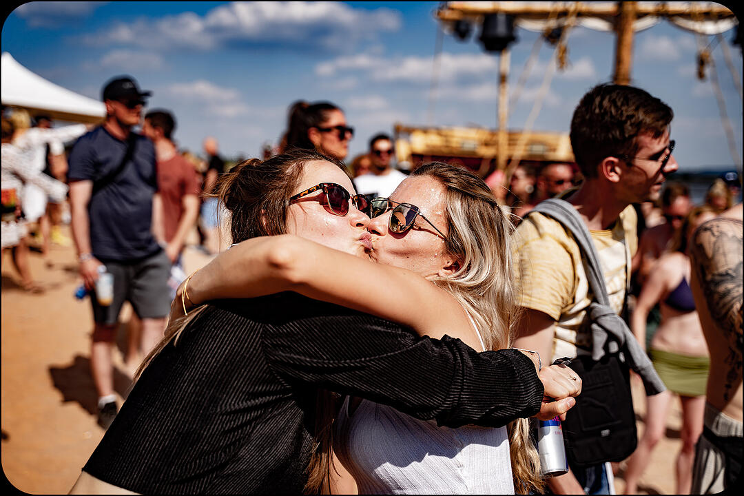 Love, Fire & Electronic Beats!