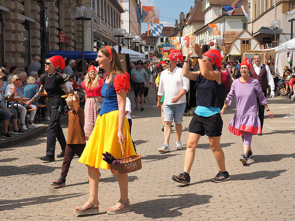Großer historischer Festzug durch Bad Kissingen!