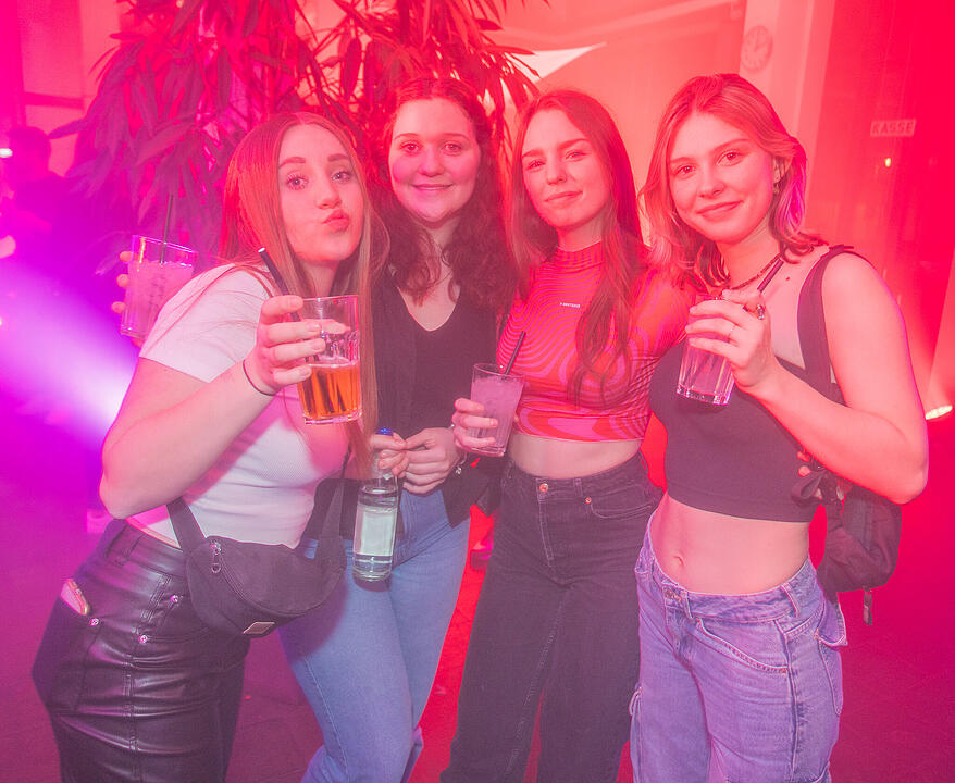 Nach dem einschlagenden Erfolg der ersten Kufa Club Night wurde ausgelassen die 2. Auflage gefeiert.