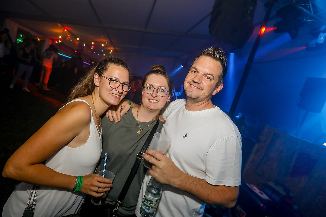 Partyzeltdorf mit 5 Areas!