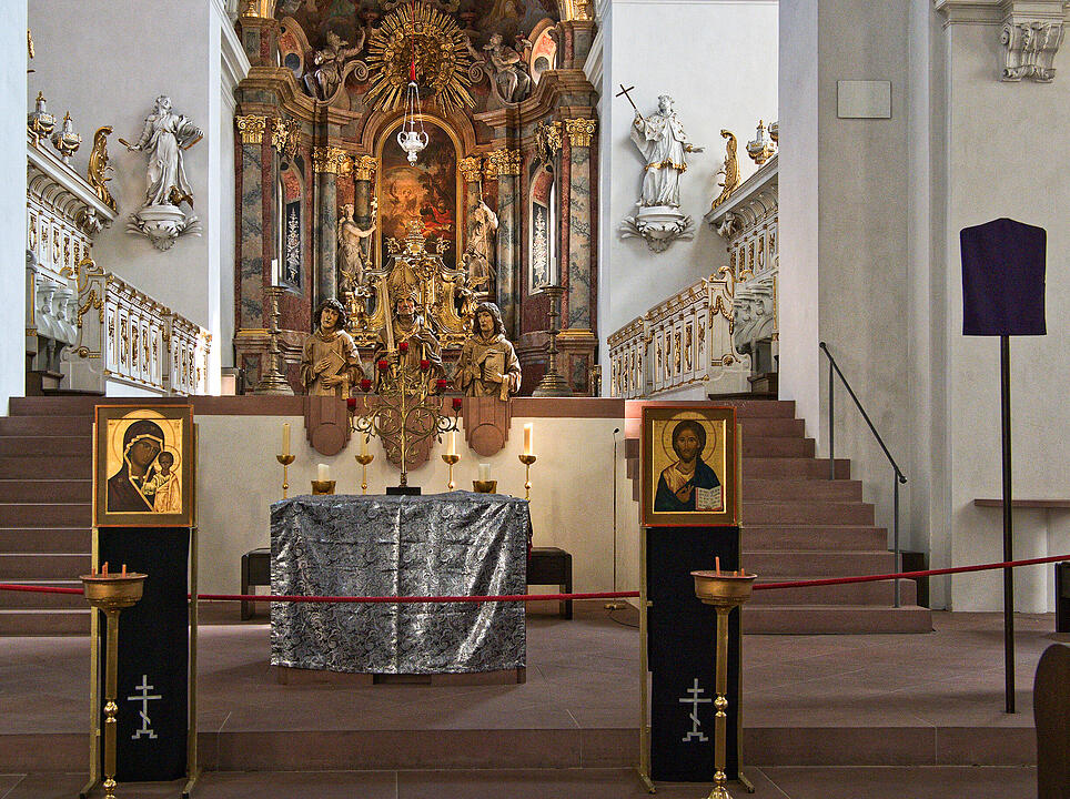 Die Stiftskirche in der Würzburger Altstadt
