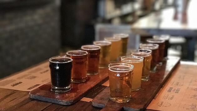 Craftbeer zeichnet sich unter anderem durch seine bunten Farben aus.