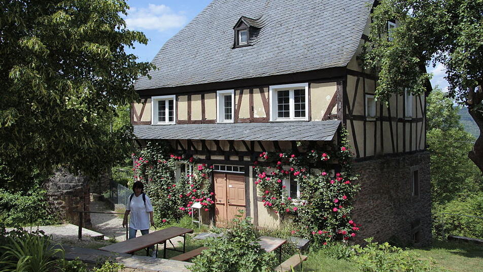 Traditionelle Fachwerkbauweise und ländliche, idyllische Gärten prägen das Bild des Freilichtmuseums Roscheider Hof in Konz.