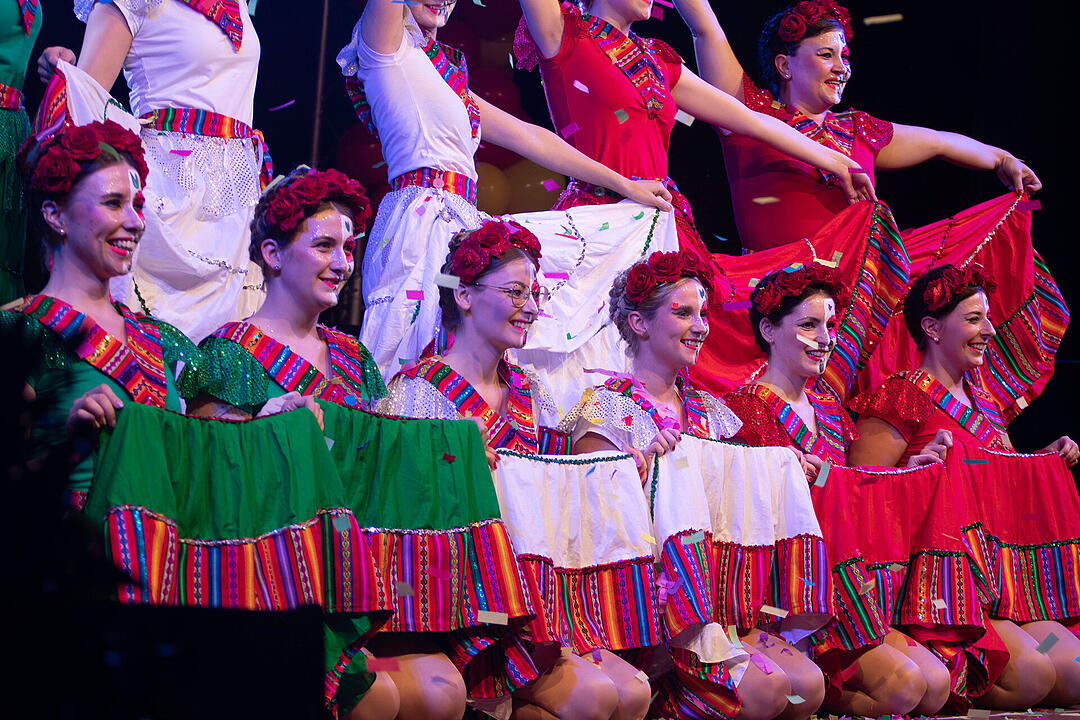 Viele Tanzgruppen, lustige Büttenreden und ein furioses Finale!