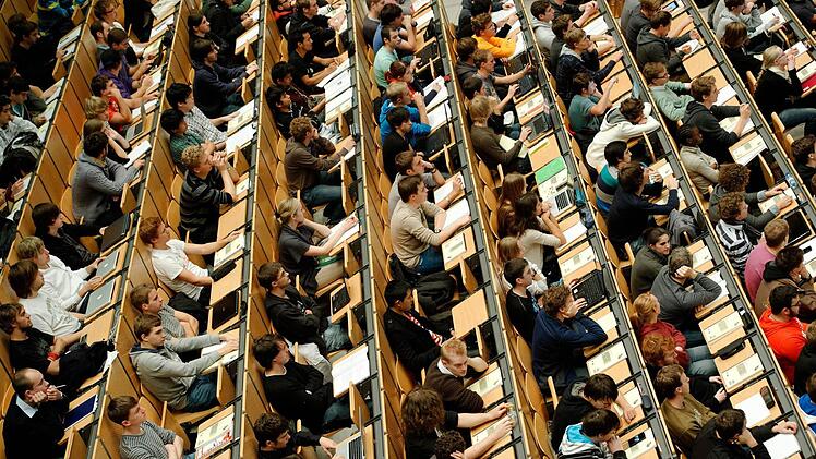 Symbolbild Foto: Peter Kneffel/dpa