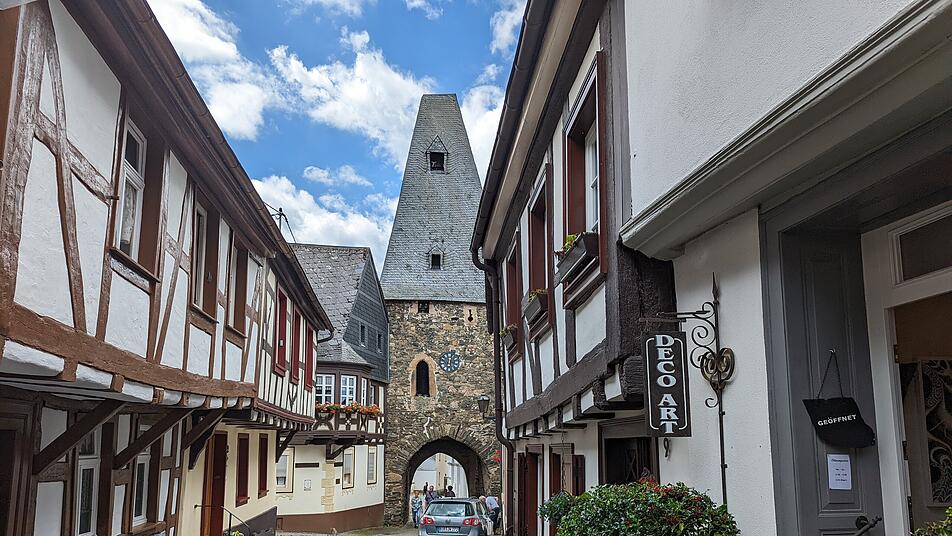 Der Uhrturm ist das Tor in eine pittoreske Welt.