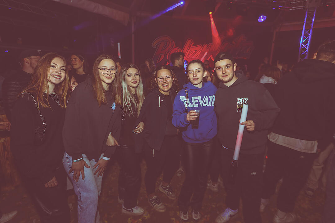 Neon Mixxed Clash m/ DJ Da Base + Nora & Chris