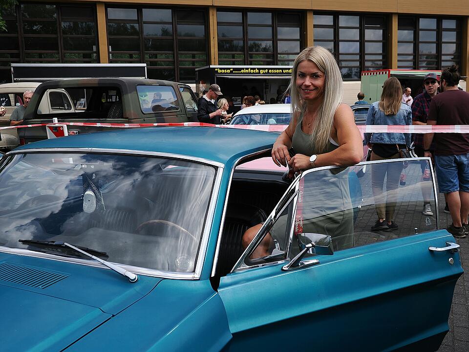 Oldtimer, US Cars, Traktoren und Motorräder.
