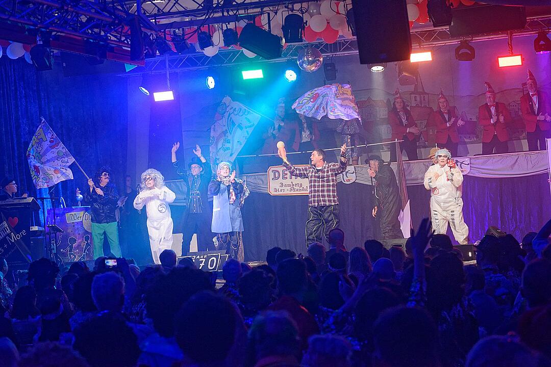 Motto: "Licht aus! Spot an! 70er Disco"