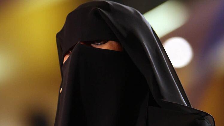 Burka: Ist ein Verbot überhaupt möglich? Foto: dpa