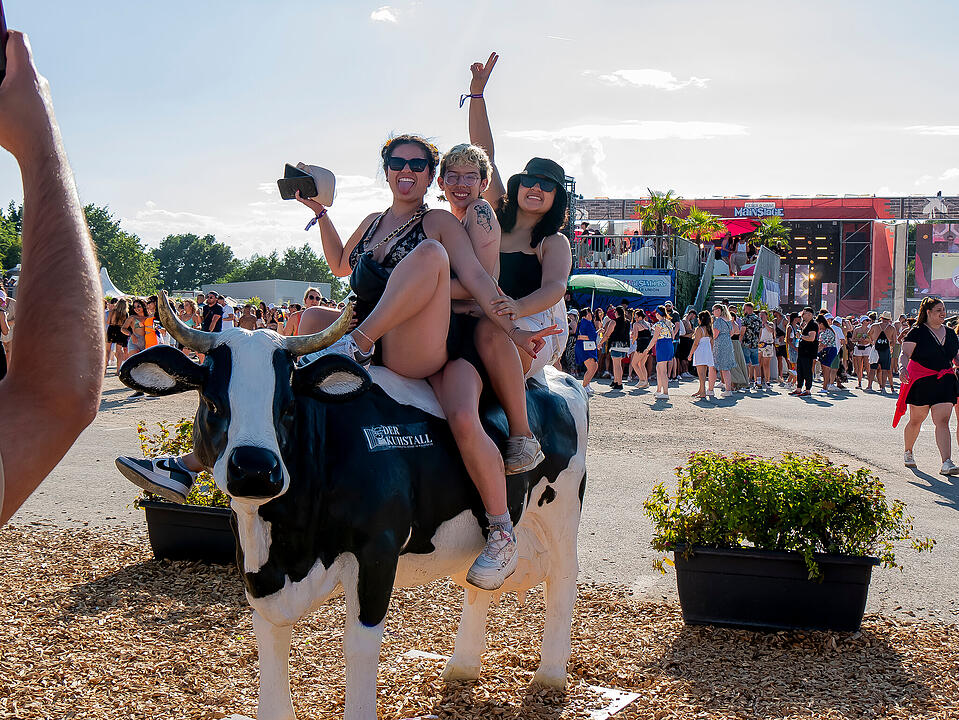 Mit internationalen und nationalen Live-Acts!