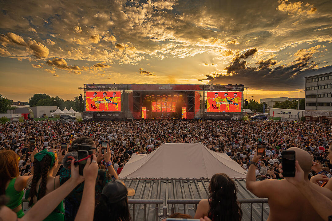 Mit vielen internationalen und nationalen Live-Acts!