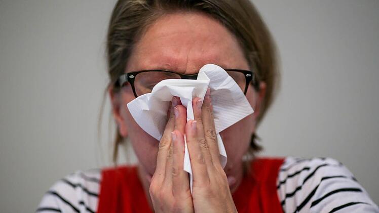 Ob es in diesem Winter zu einer Grippewelle kommt, ist noch nicht absehbar. Falls wieder alle das Husten und Schniefen anfangen, sollte man als Gesunder besser Abstand halten. Symbolfoto: Axel Heimken/dpa