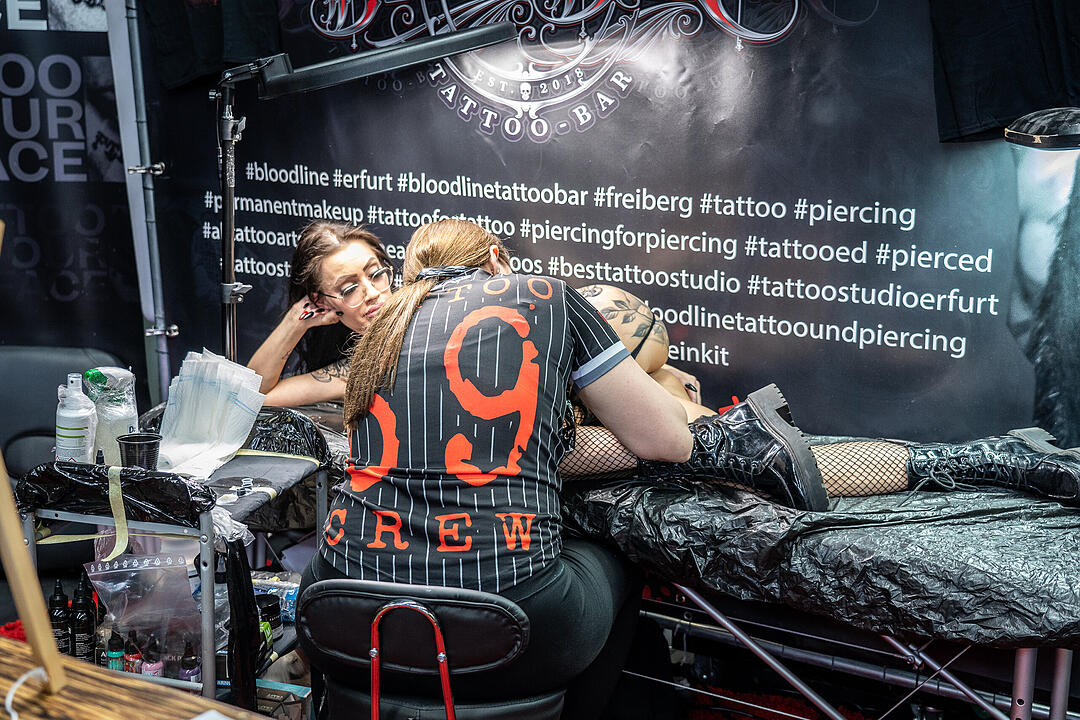 Mit vielen Top Tattookünstlern und Händlern.
