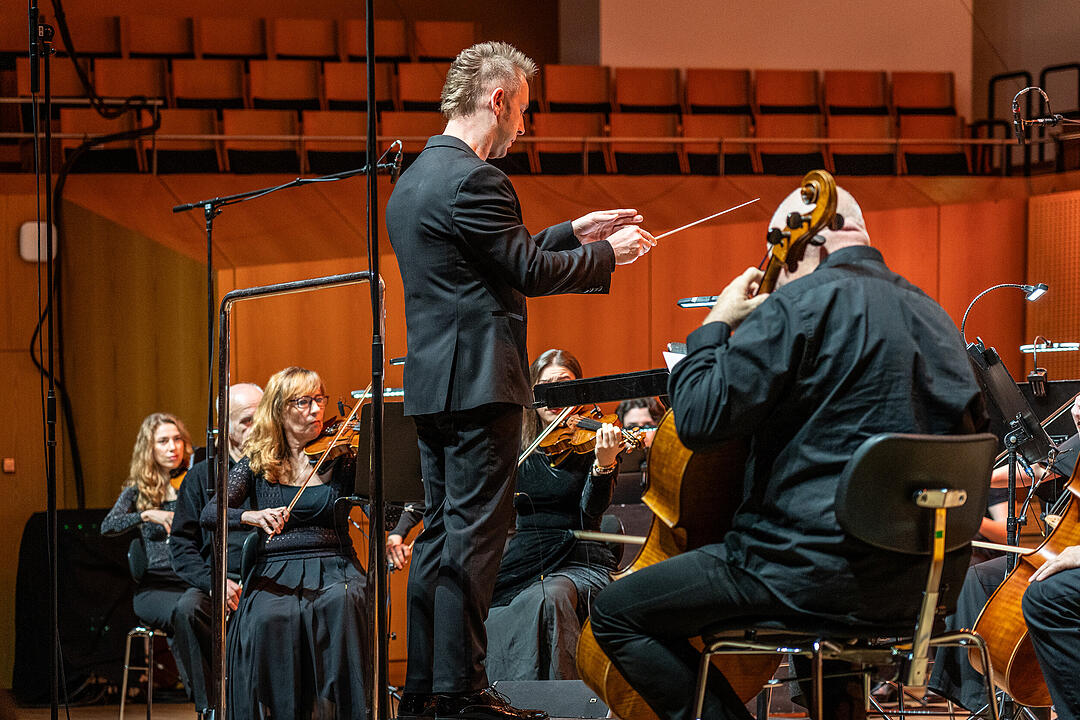 Großes Orchester, Solisten und Sänger!