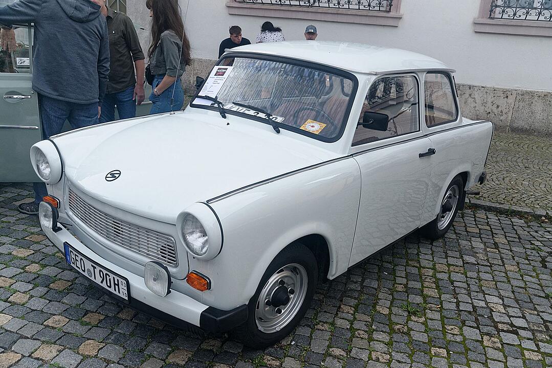 Historische Automobile und Motorräder