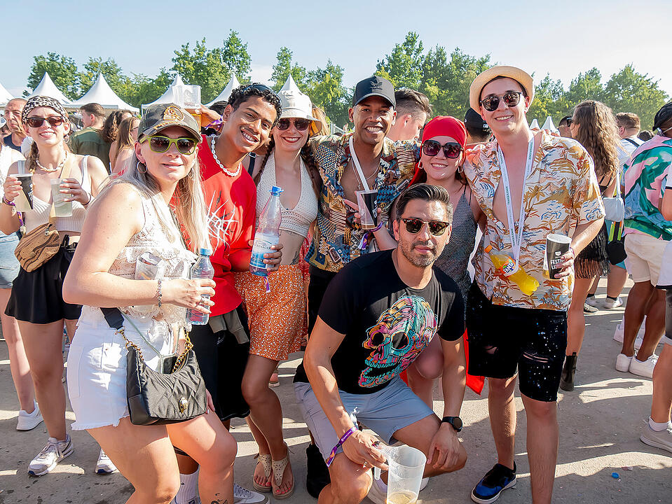 Mit internationalen und nationalen Live-Acts!