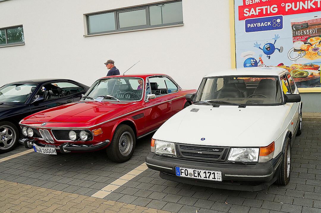 Autos, Motorräder, Mopeds und Traktoren gab es zu bewundern.