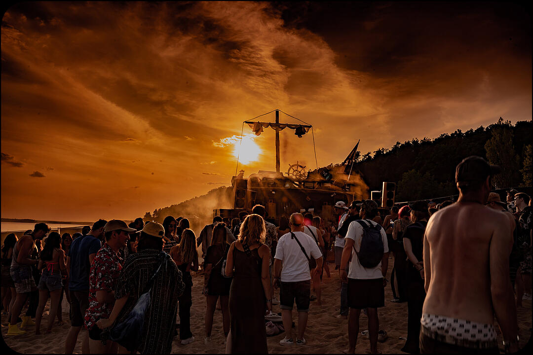 Love, Fire & Electronic Beats!