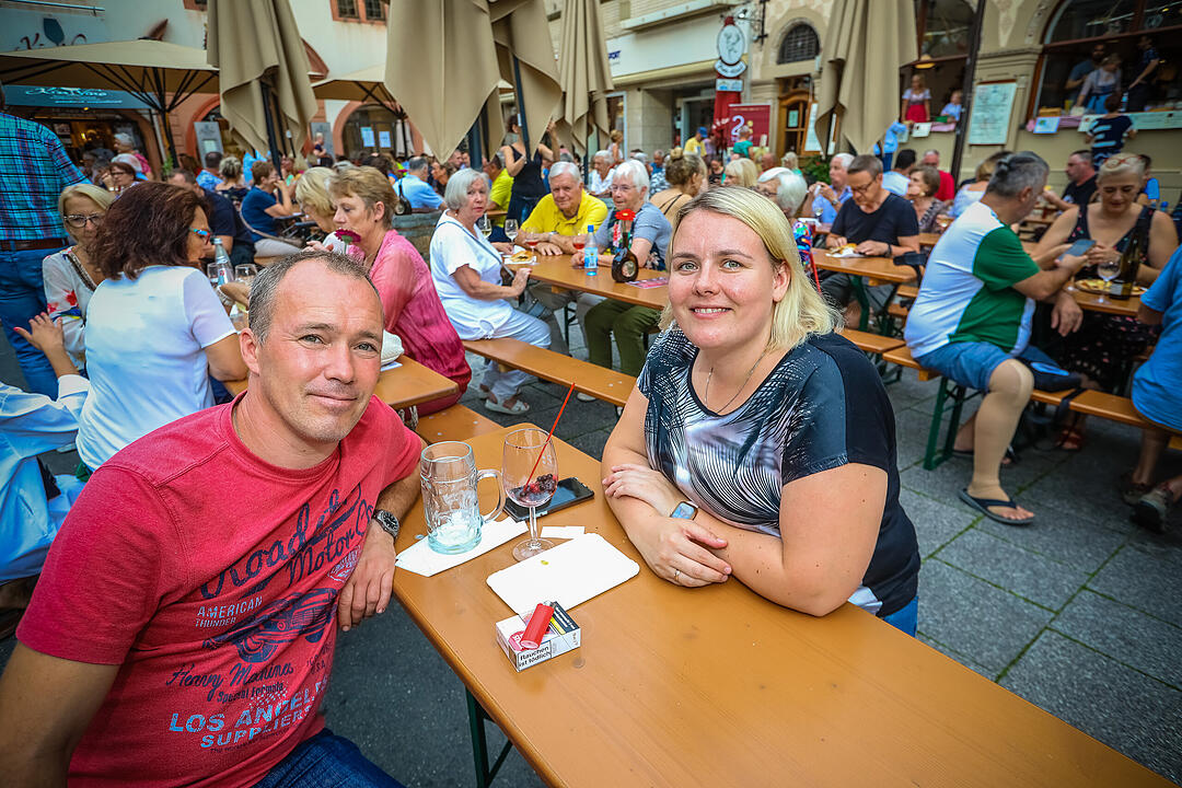 Die fränkische Weinkönigin Eva Brockmann war auch vor Ort.