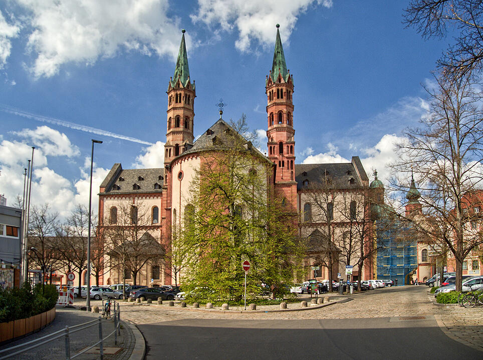 Der Dom ist die Bischofskirche des Bistums Würzburg