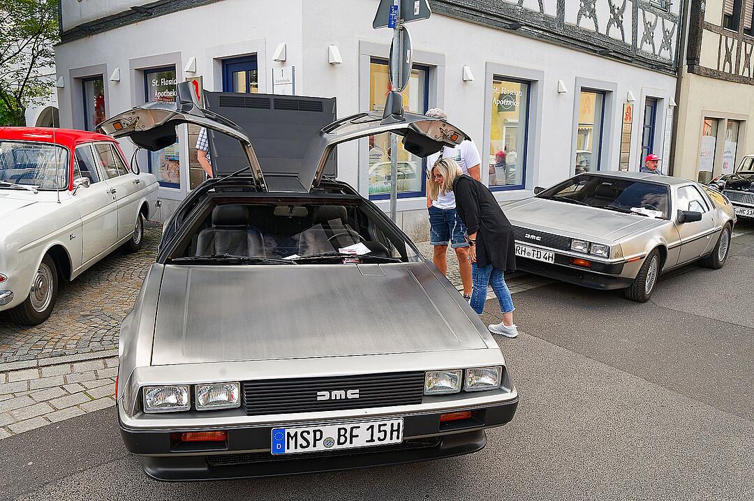 Historische Automobile und Motorräder