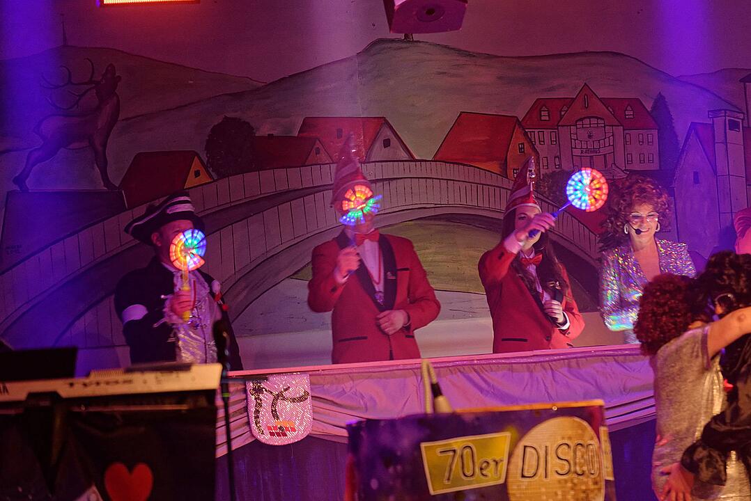 Motto: "Licht aus! Spot an! 70er Disco"