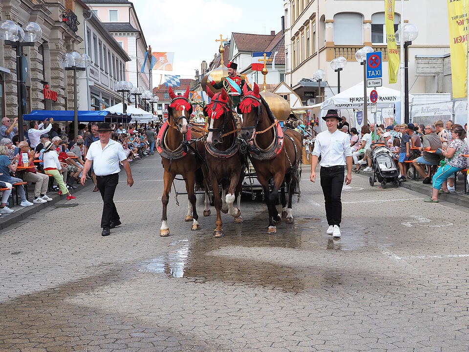 Großer historischer Festzug durch Bad Kissingen!