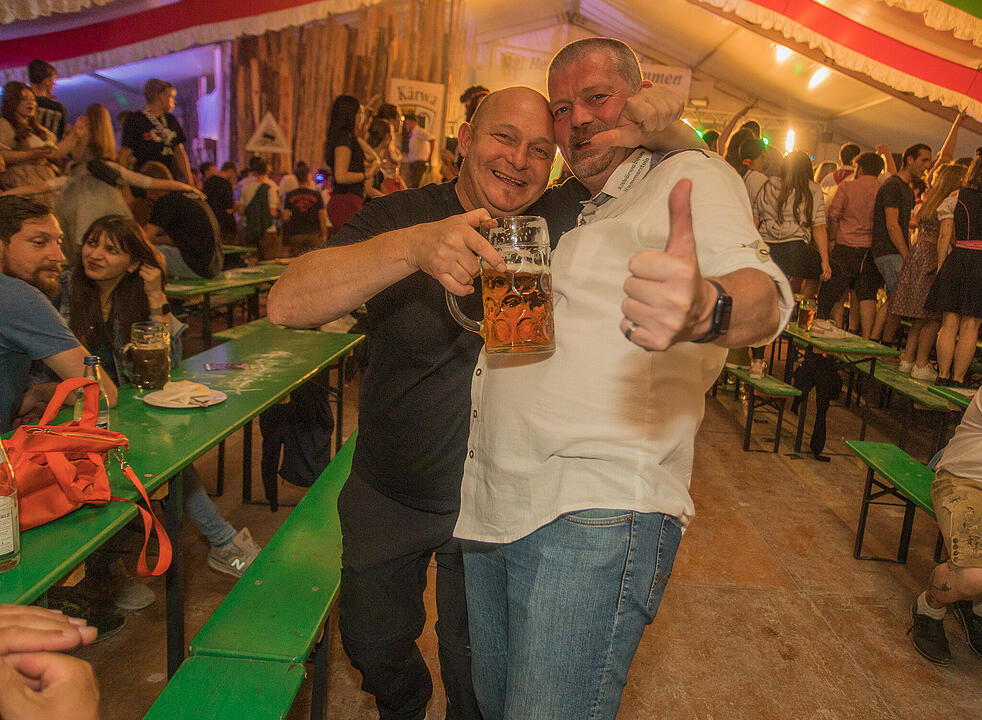 Die Cover- und Partyband "Tasty 7" spielten am Samstag.