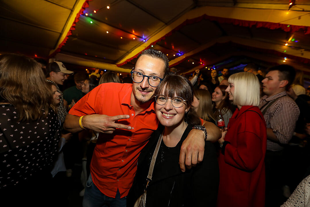 Beste Stimmung beim traditionsreichen Zeltweinfest an der Mainschleife!