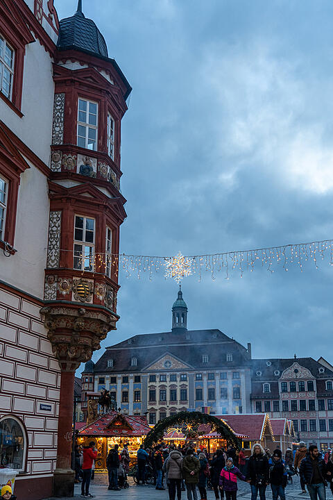 Die Innenstadt wird wunderschön erleuchtet.